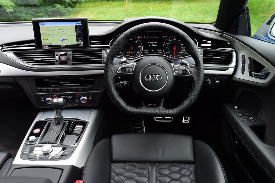 Панель приборов Audi RS7 Sportback Performance 2016 года  (UK) (фото 4 из 21)